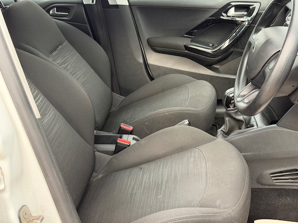 Used Peugeot 208 2012 for sale - 76115546: Photo 9