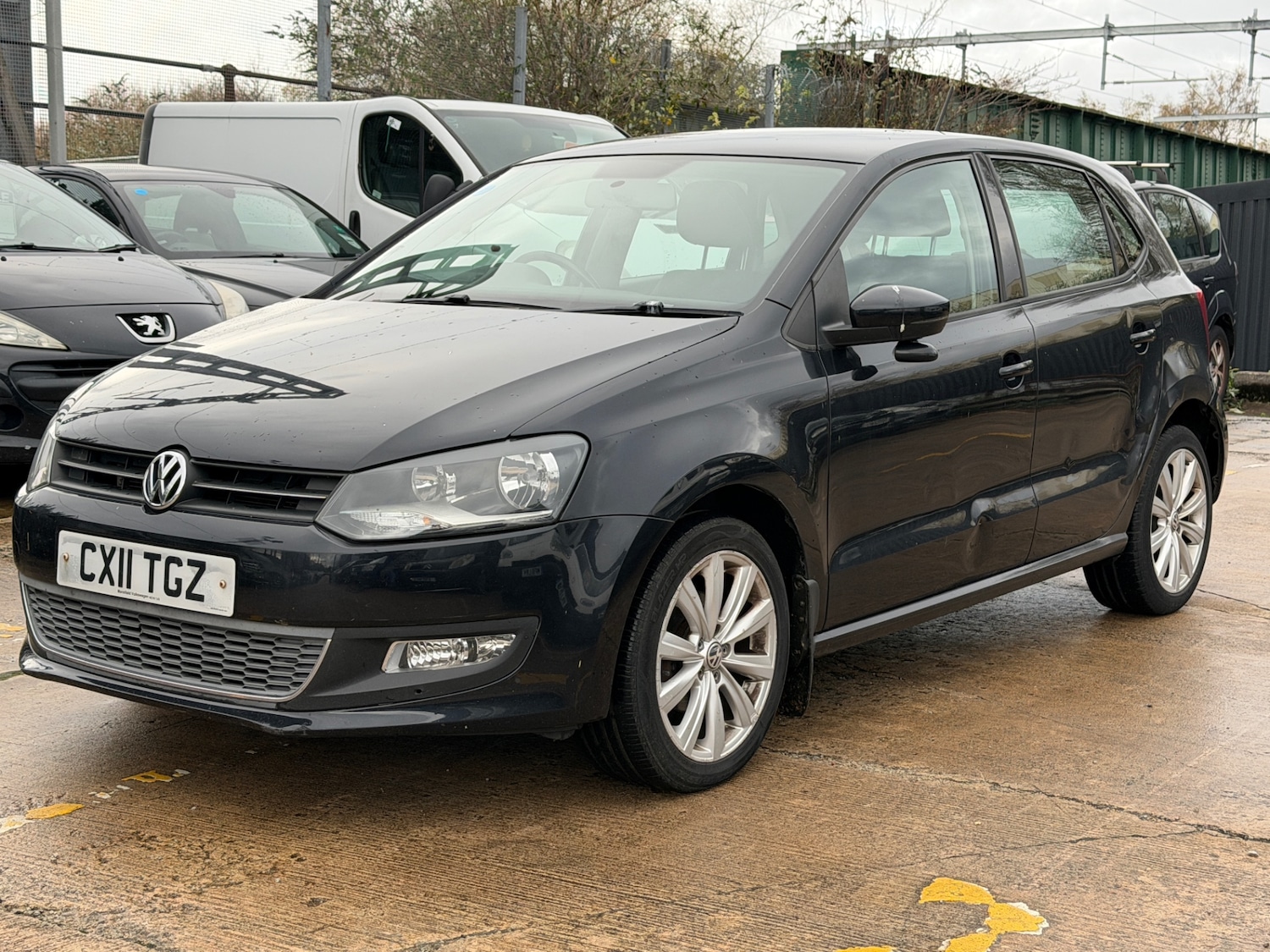 Used Volkswagen Polo 2011 for sale - 76588659: Photo 2