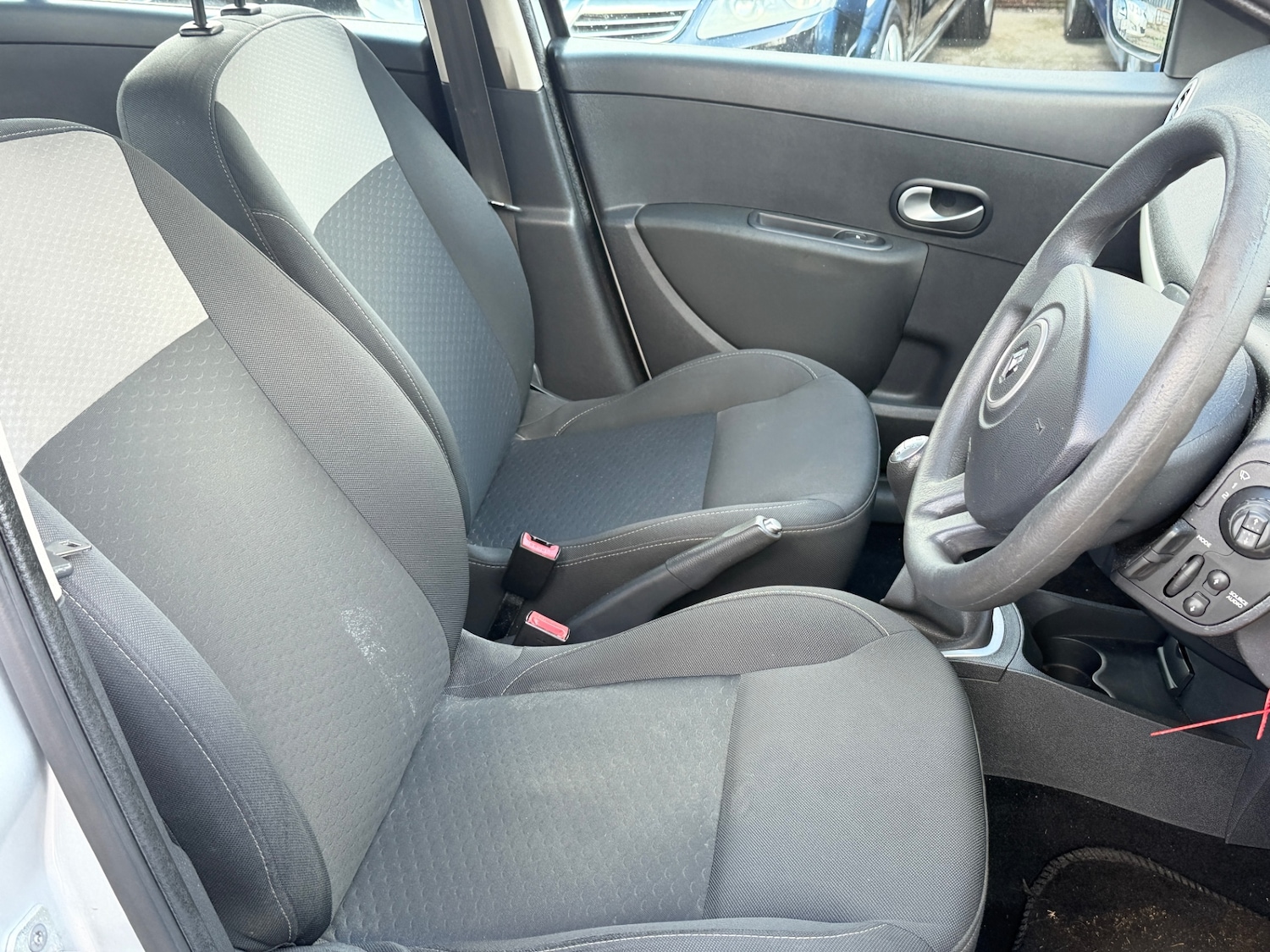 Used Renault Clio 2009 for sale - 77894135: Photo 11