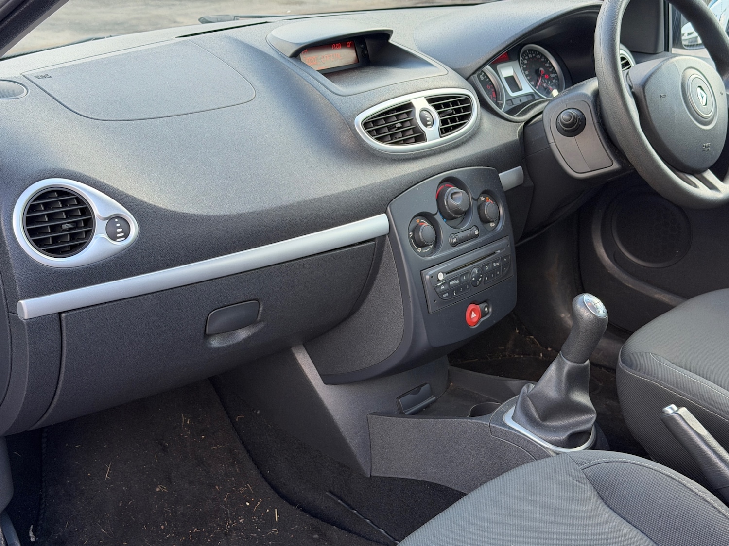 Used Renault Clio 2009 for sale - 77894135: Photo 18