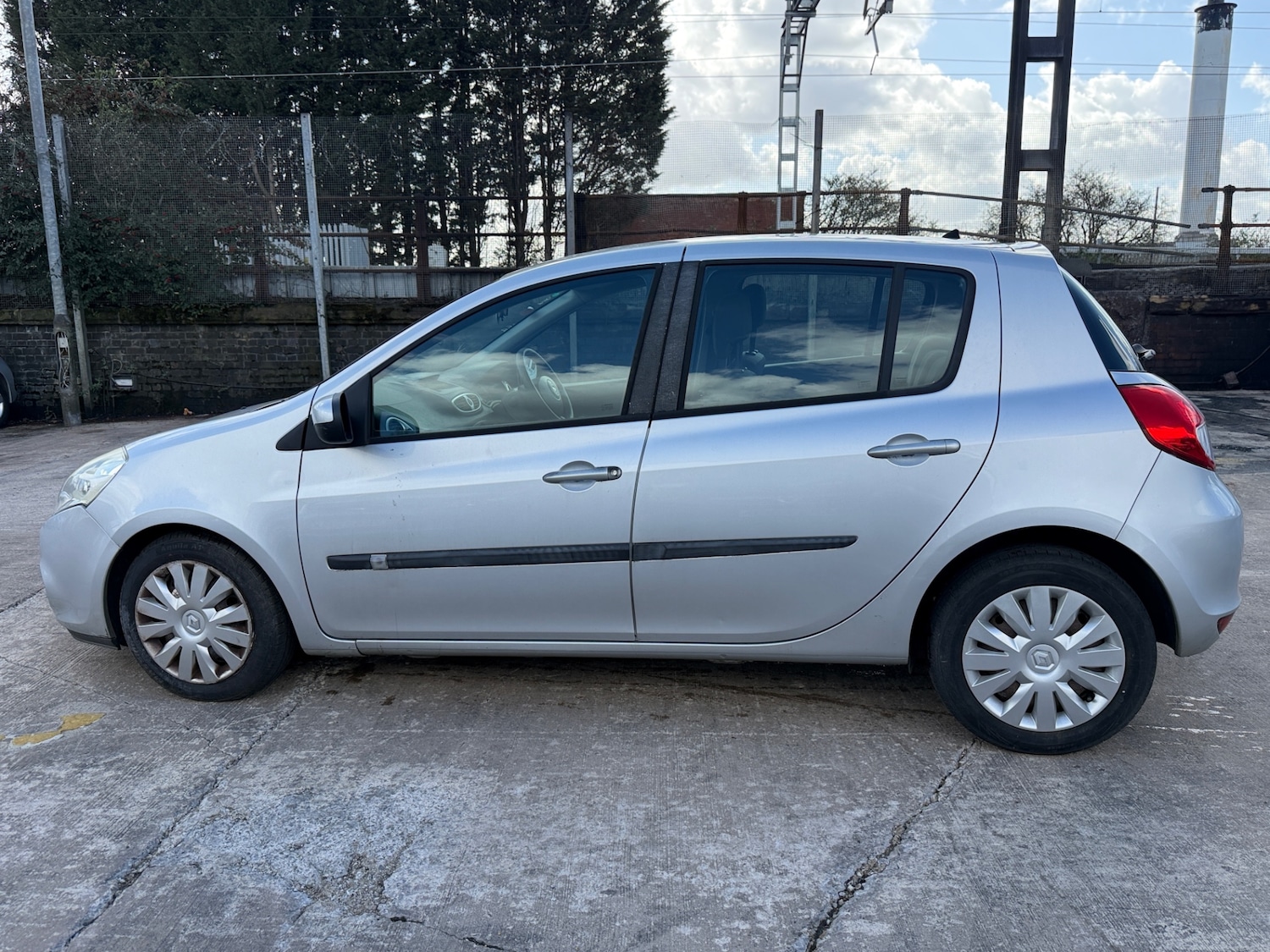 Used Renault Clio 2009 for sale - 77894135: Photo 4