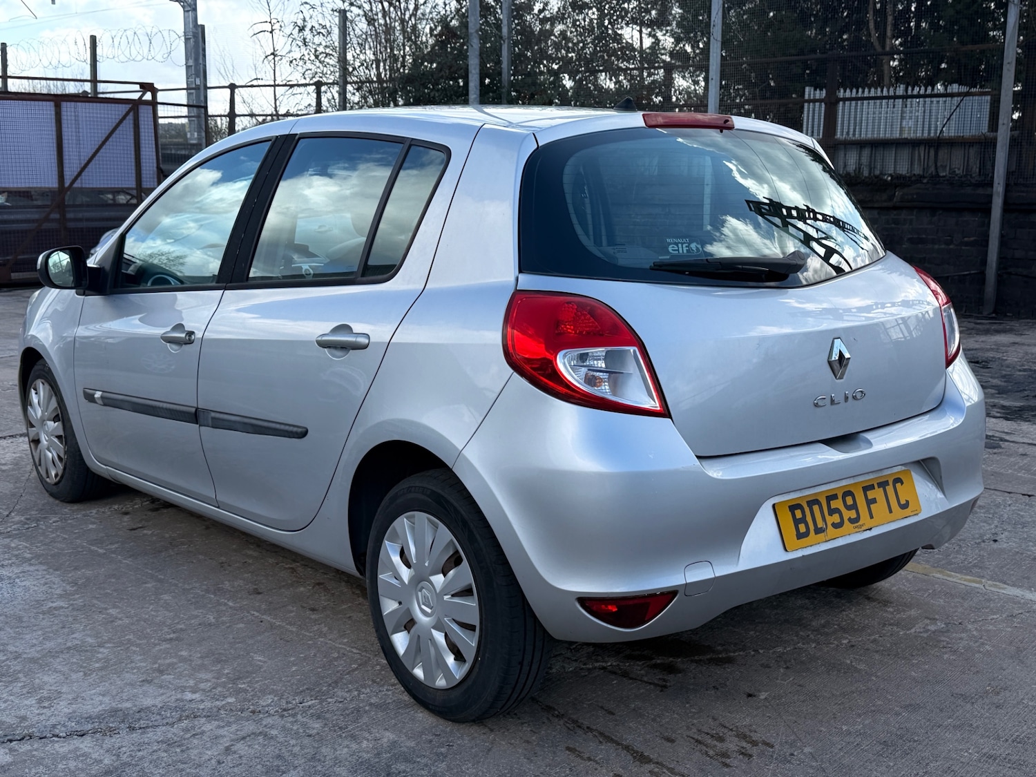 Used Renault Clio 2009 for sale - 77894135: Photo 5