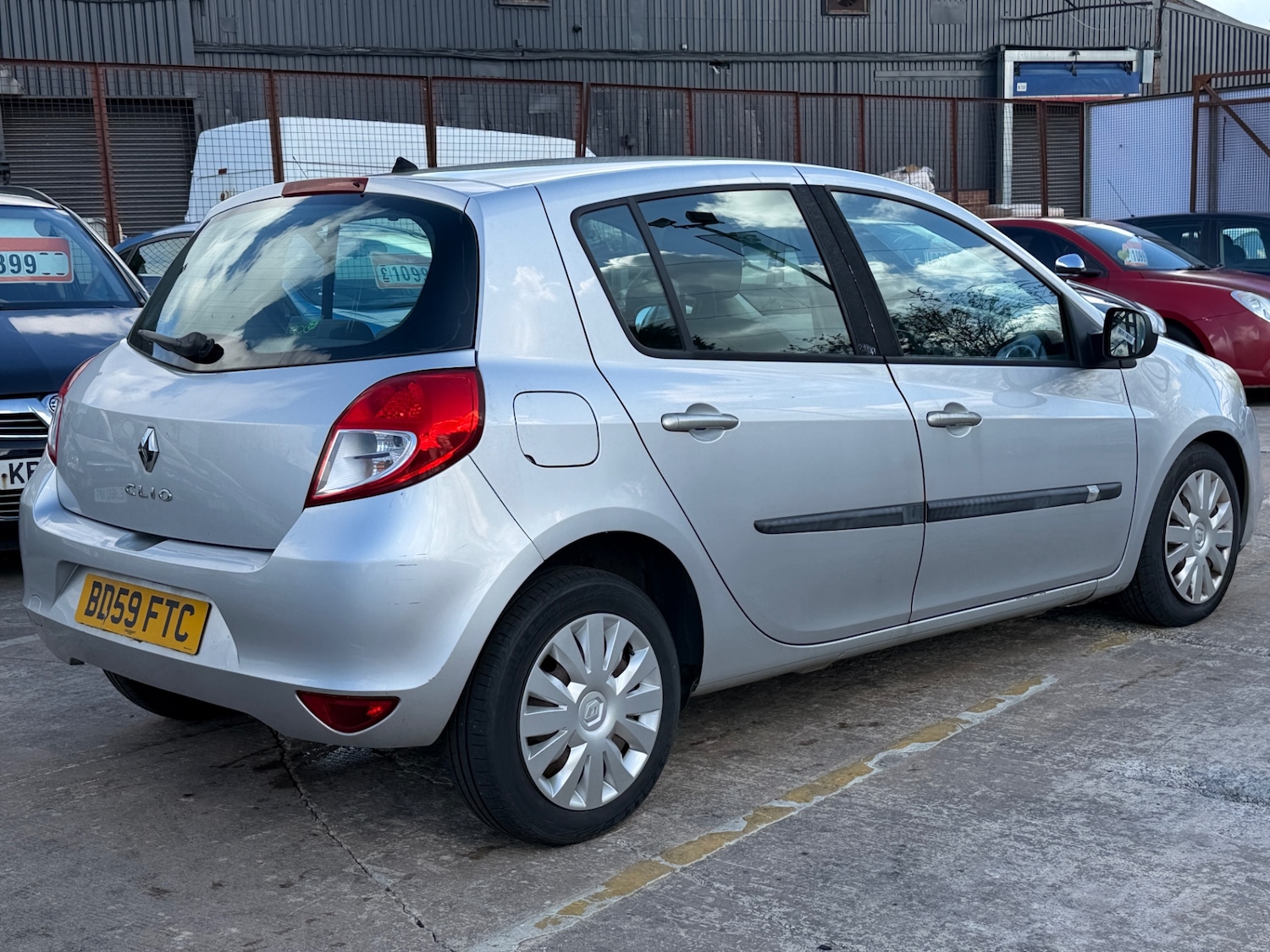 Used Renault Clio 2009 for sale - 77894135: Photo 8