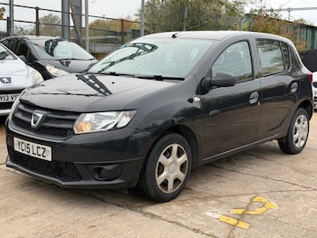 Used Dacia Sandero 2015 for sale - 76413276: Photo