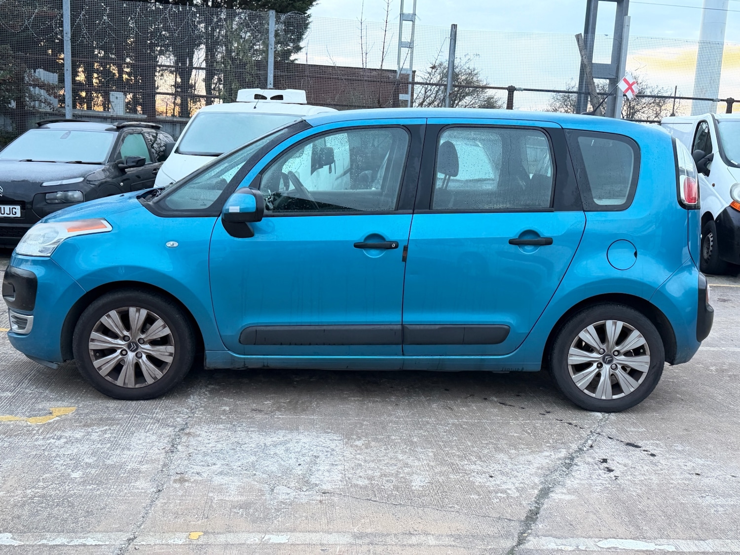 Used Citroen C3 Picasso 2009 for sale - 76666060: Photo 4