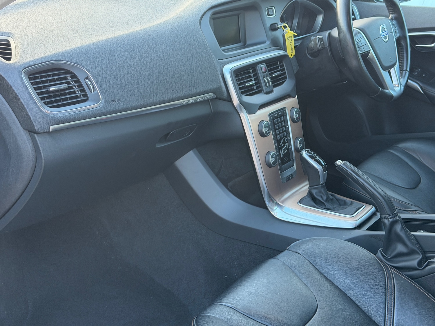 Used Volvo V40 2014 for sale - 76938323: Photo 17