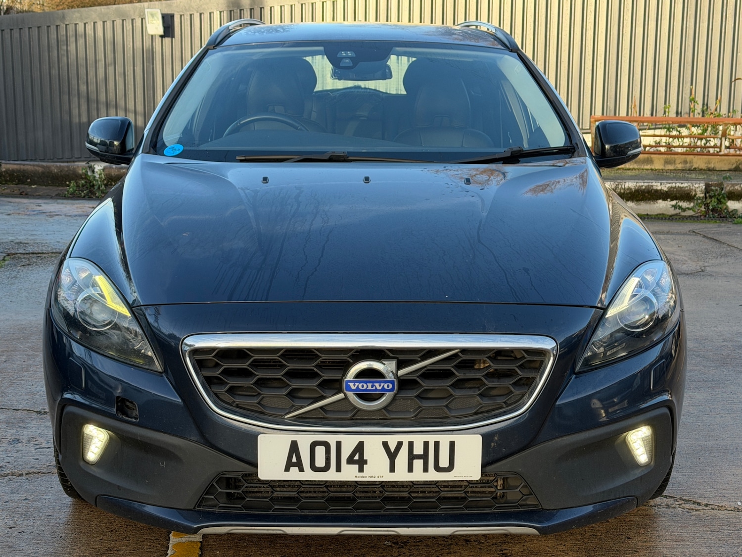 Used Volvo V40 2014 for sale - 76938323: Photo 3
