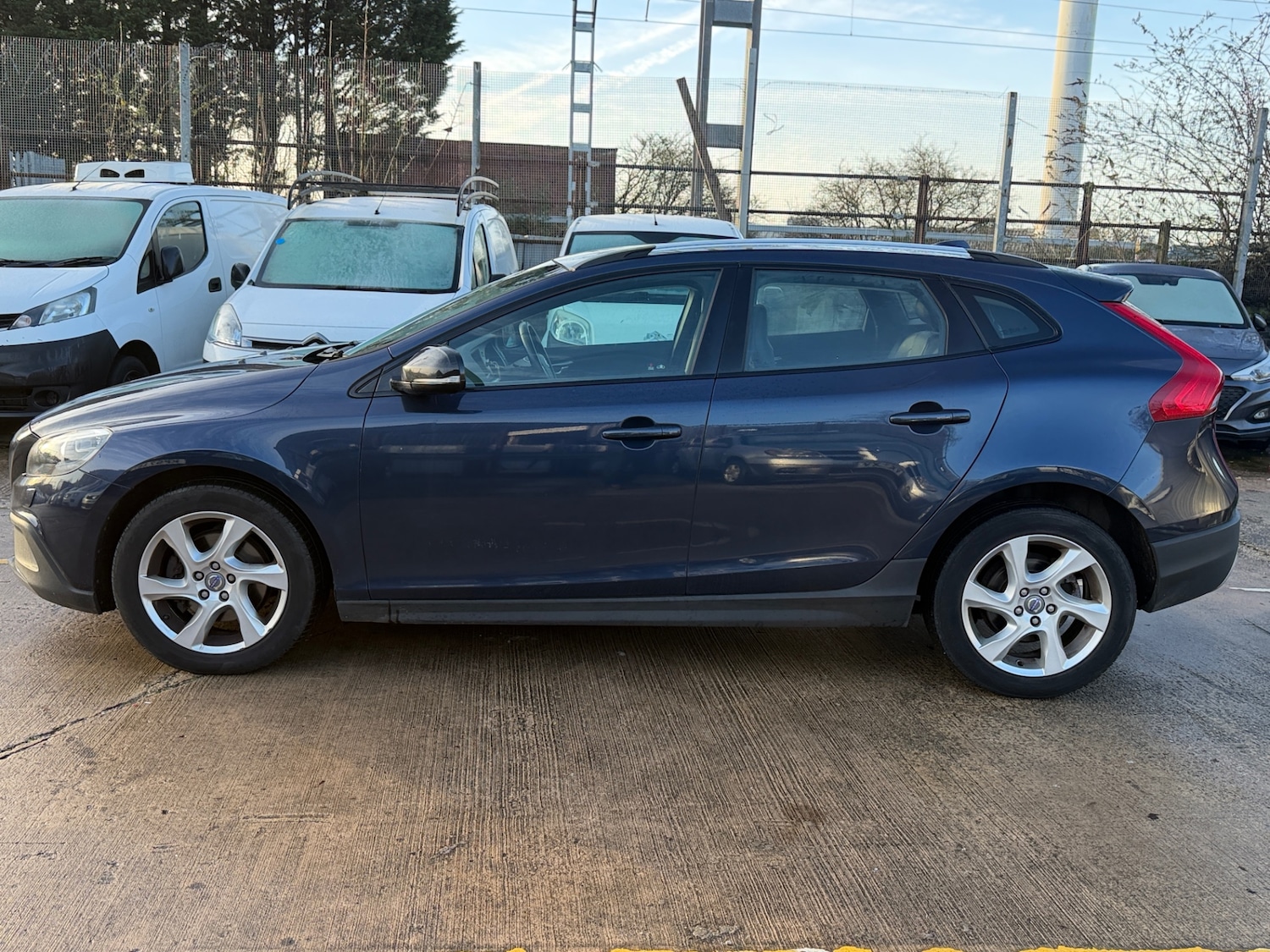 Used Volvo V40 2014 for sale - 76938323: Photo 4
