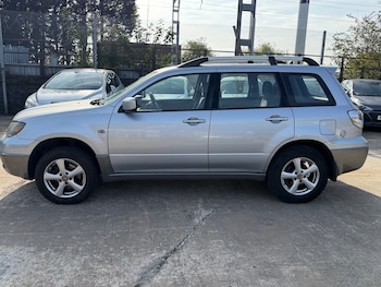 Used Mitsubishi Outlander 2004 for sale - 76252316: Photo