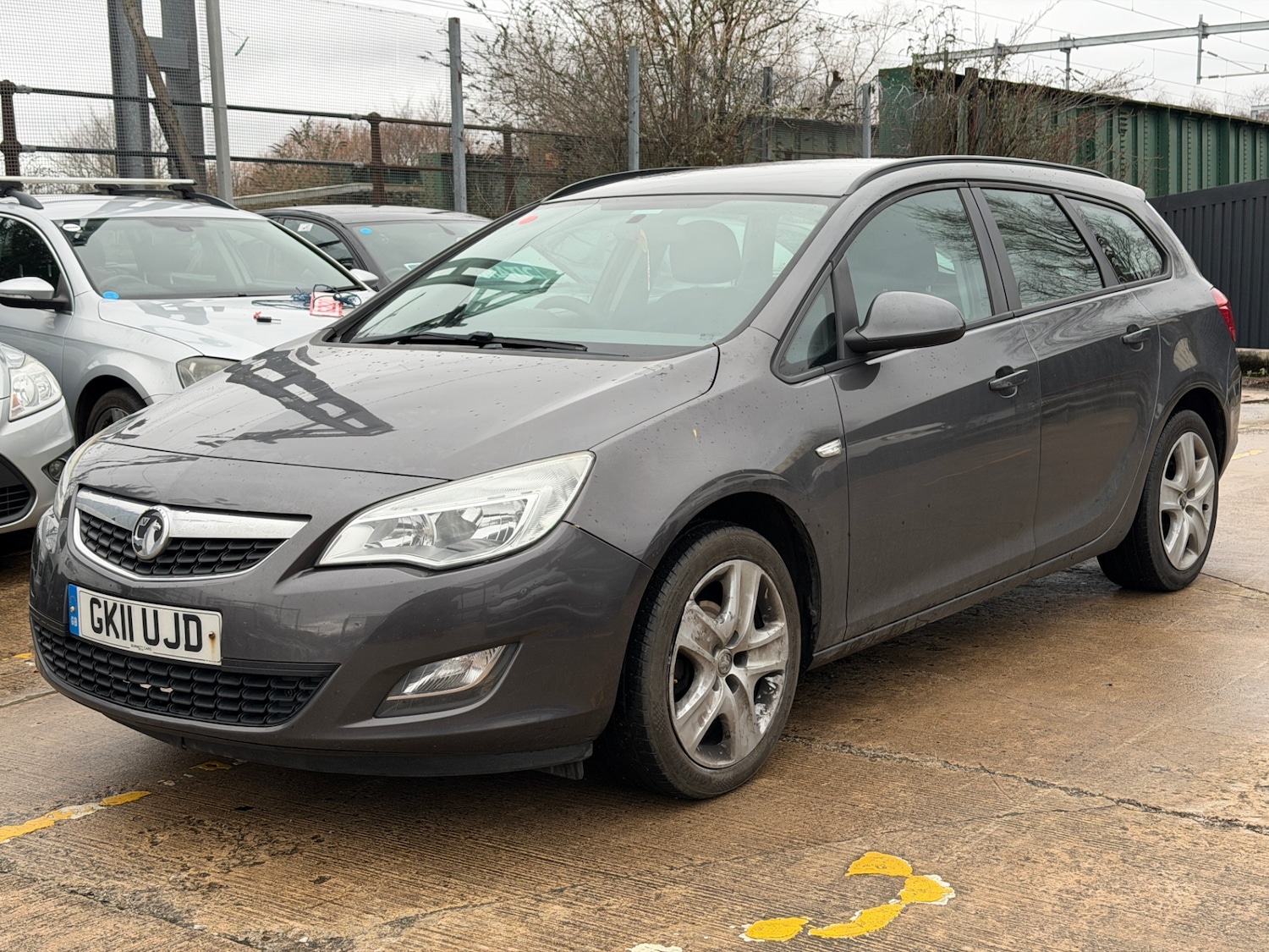 Used Vauxhall Astra 2011 for sale - 77342465: Photo 2