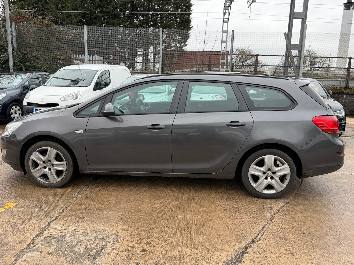 Used Vauxhall Astra 2011 for sale - 77342465: Photo 5