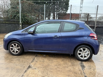 Used Peugeot 208 2014 for sale - 77635392: Photo