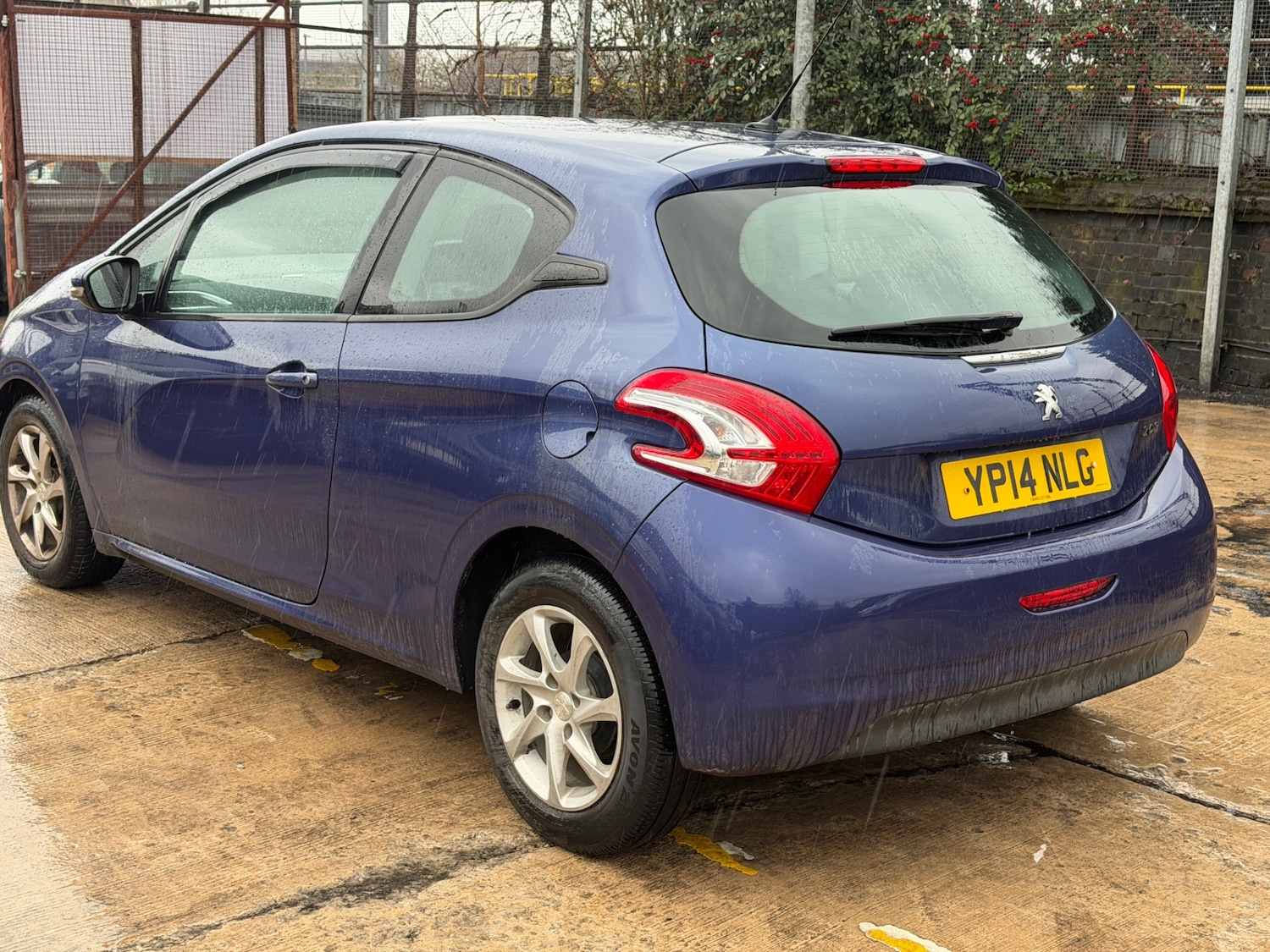 Used Peugeot 208 2014 for sale - 77635392: Photo 4