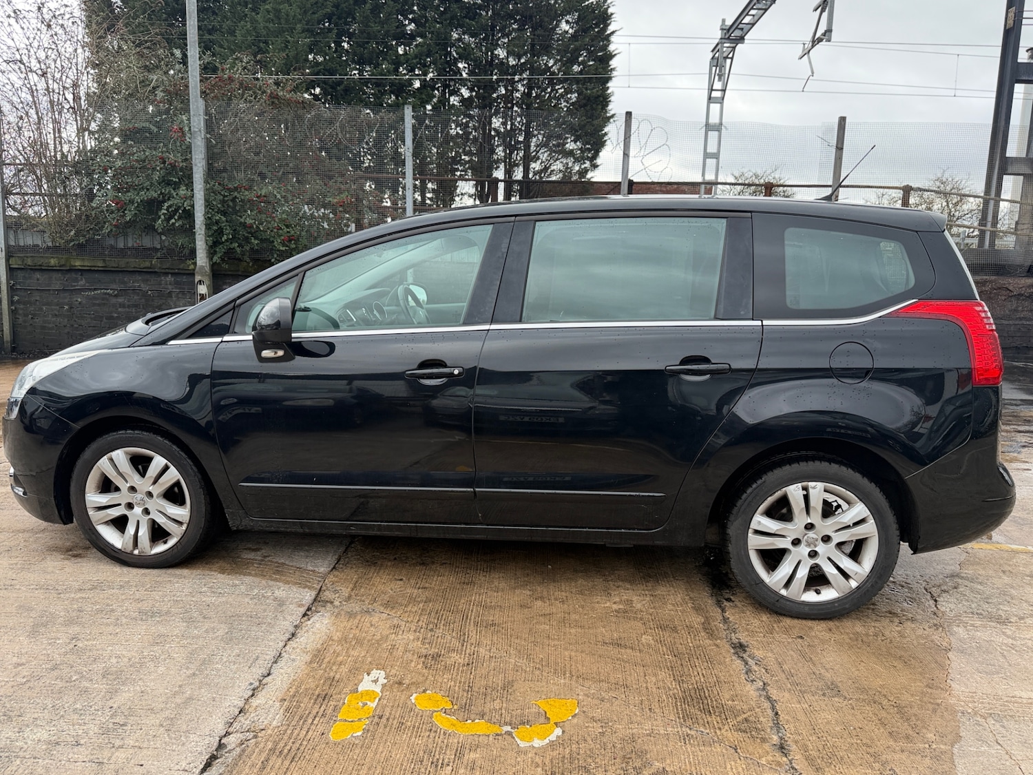 Used Peugeot 5008 2013 for sale - 77630871: Photo 4