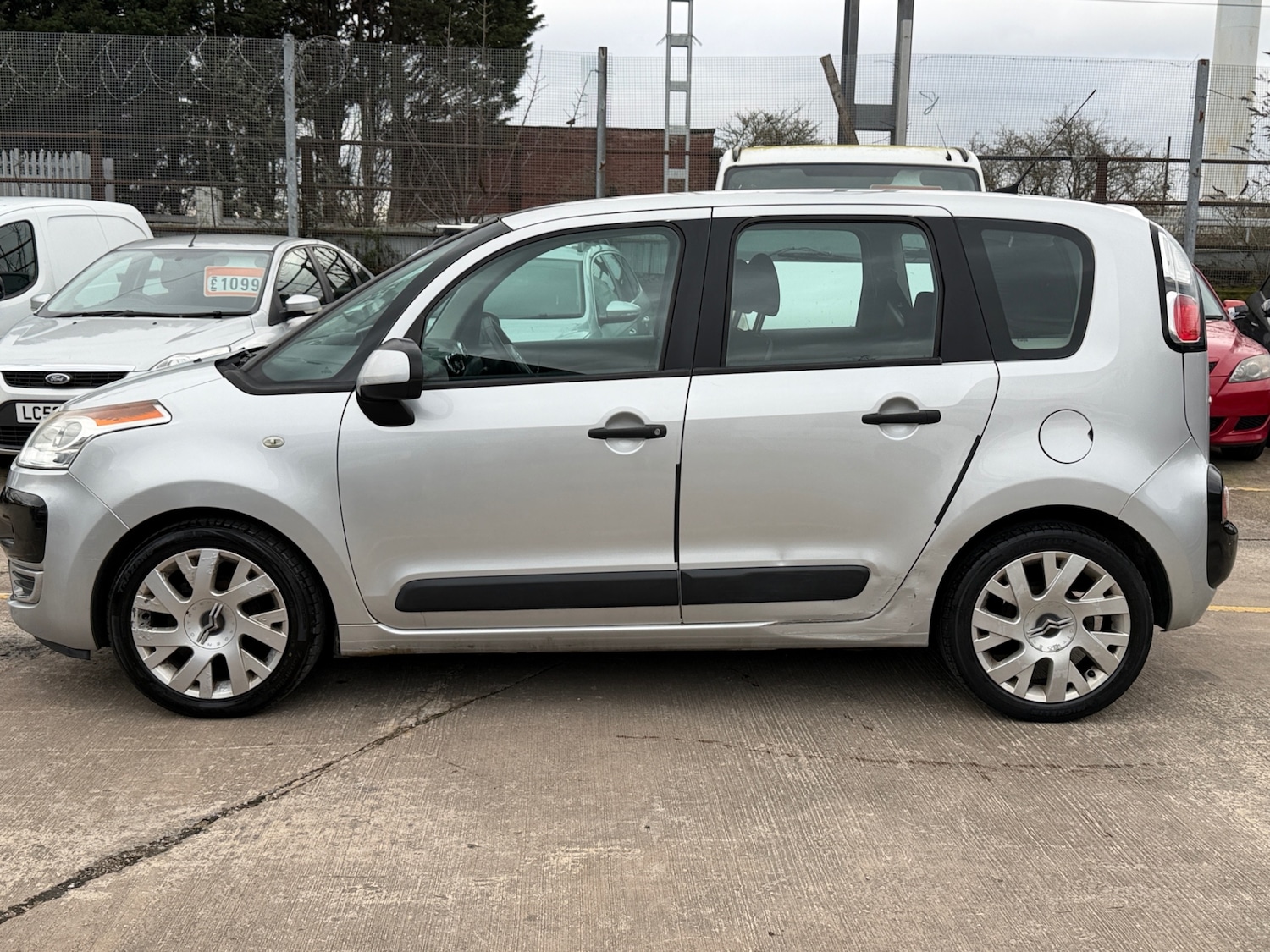 Used Citroen C3 Picasso 2009 for sale - 77501853: Photo 4