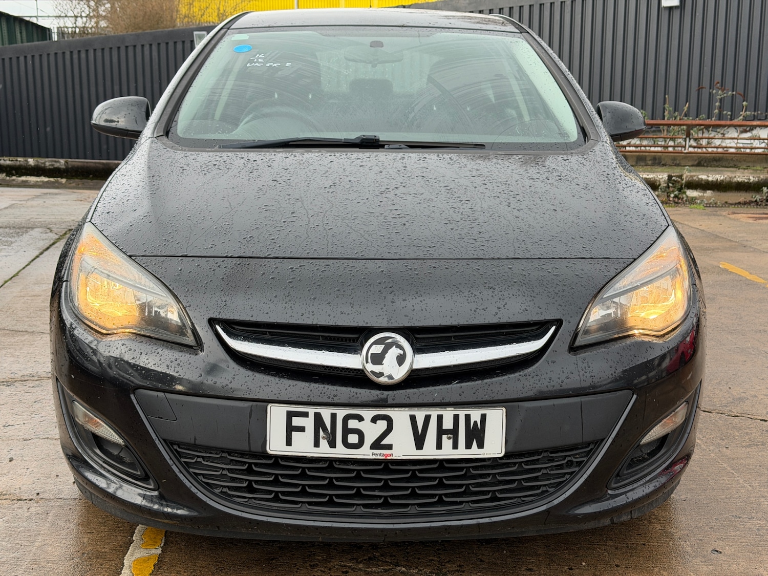 Used Vauxhall Astra 2013 for sale - 77154699: Photo 2