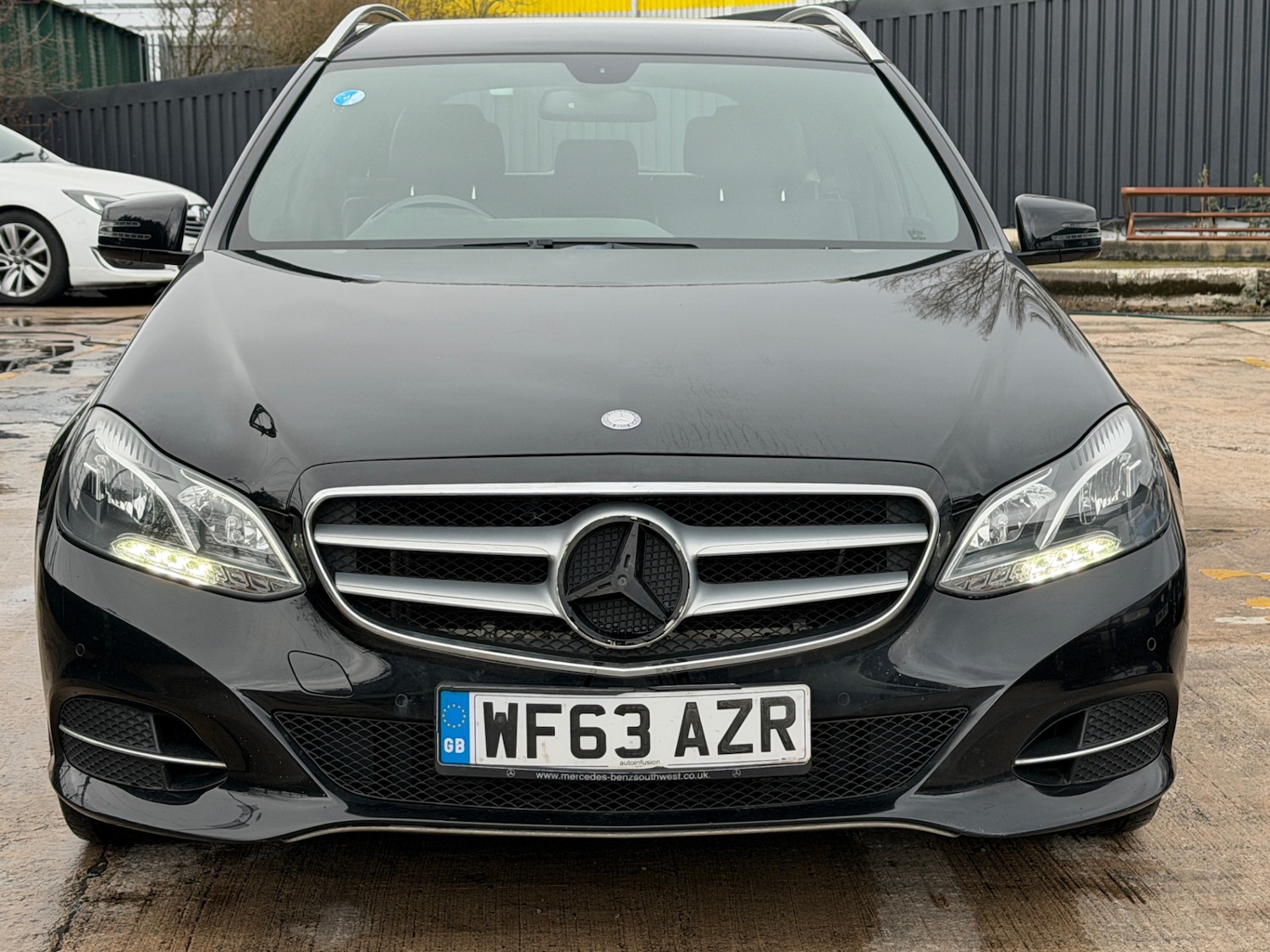 Used Mercedes-Benz E Class 2013 for sale - 77630919: Photo 2