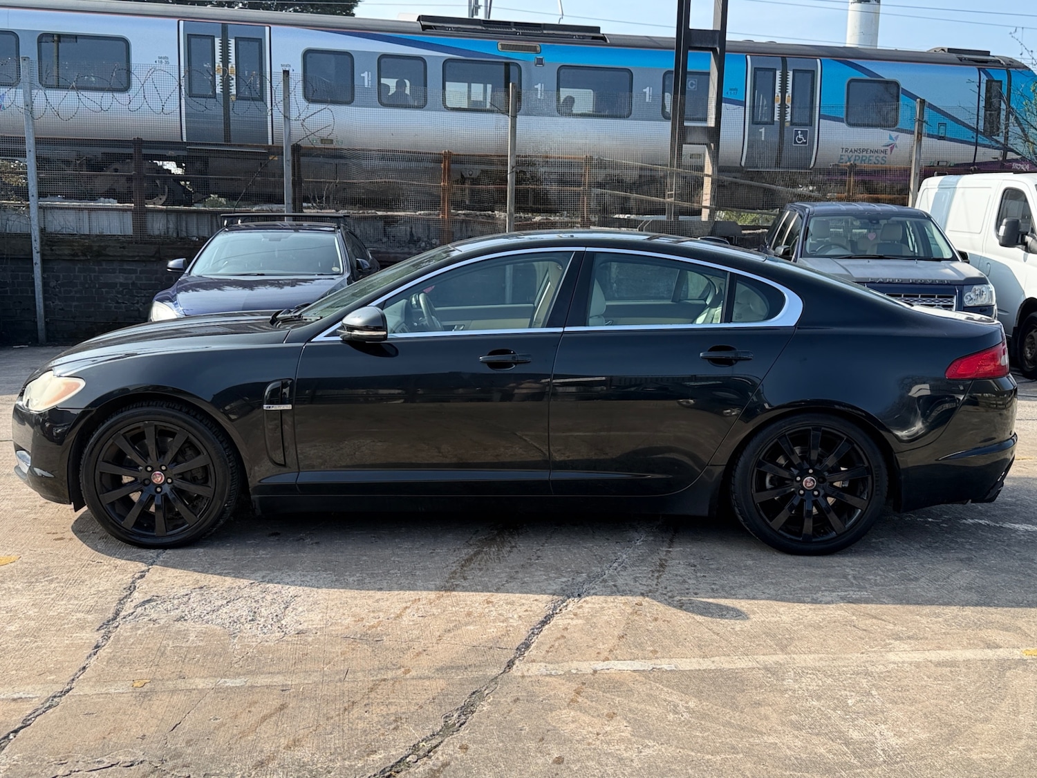 Used Jaguar XF 2009 for sale - 77950733: Photo 4