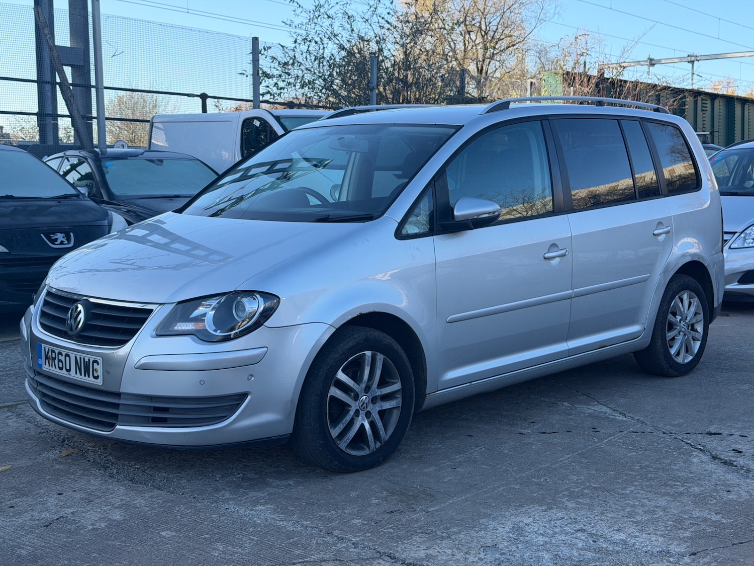 Used Volkswagen Touran 2011 for sale - 76665947: Photo 2