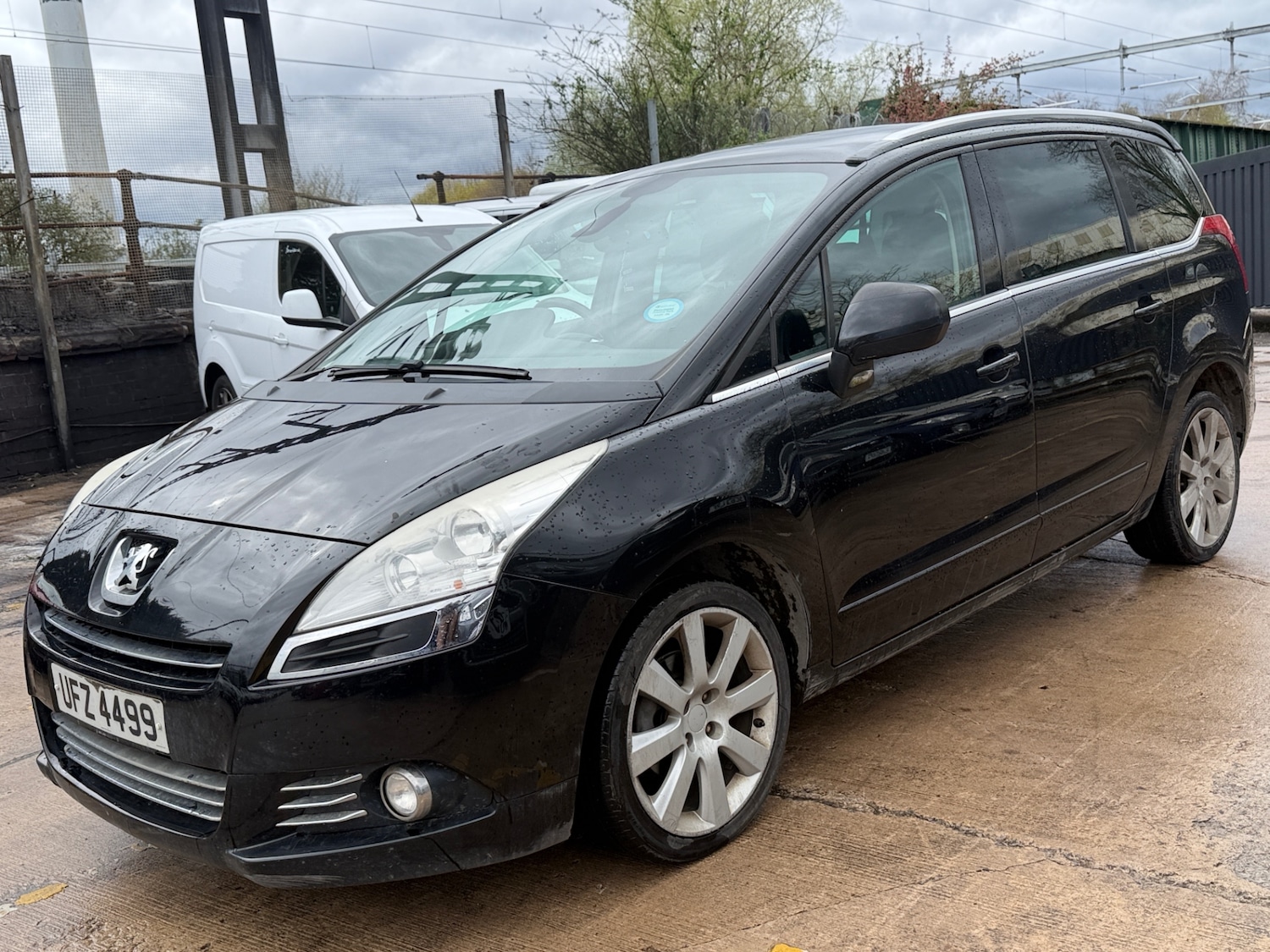 Used Peugeot 5008 2013 for sale - 78139448: Photo 2