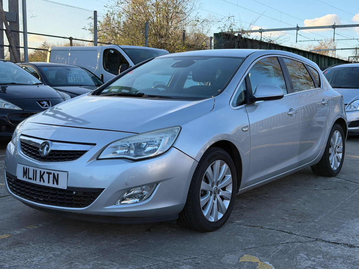 Used Vauxhall Astra 2011 for sale - 76649466: Photo 2