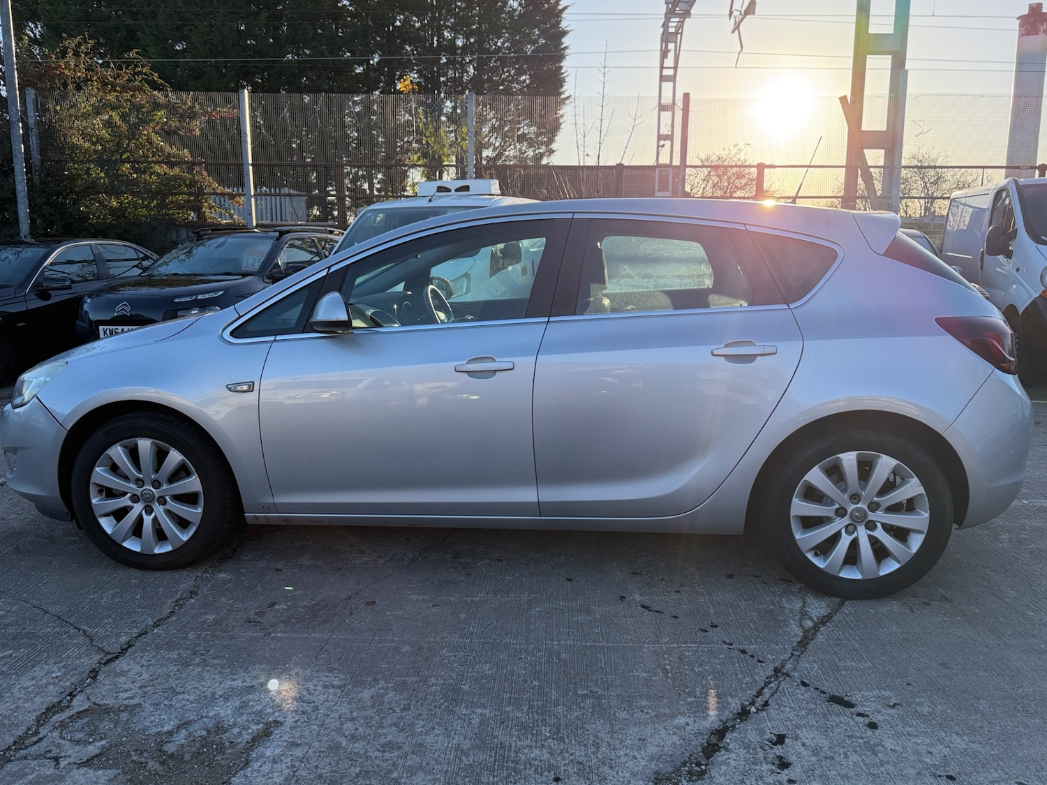 Used Vauxhall Astra 2011 for sale - 76649466: Photo 3