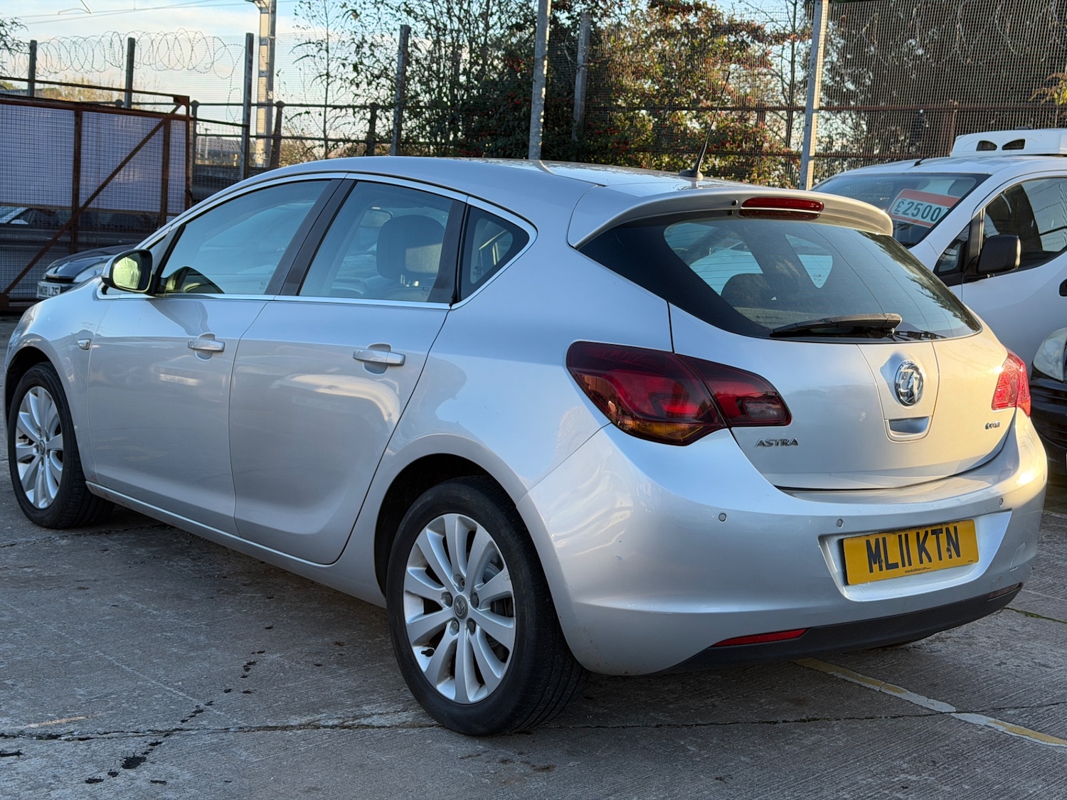 Used Vauxhall Astra 2011 for sale - 76649466: Photo 6