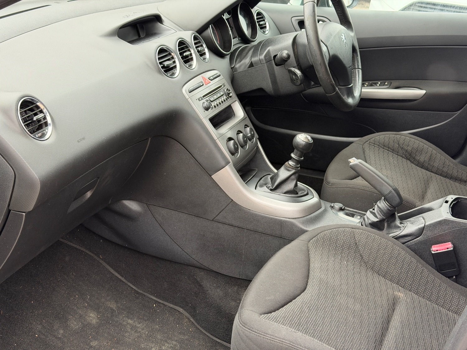 Used Peugeot 308 2010 for sale - 78140428: Photo 15