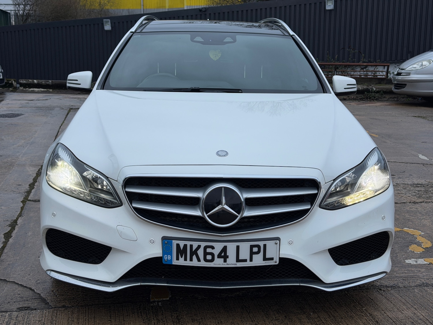 Used Mercedes-Benz E Class 2014 for sale - 77303894: Photo 2