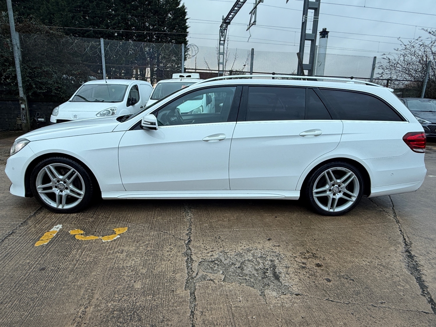 Used Mercedes-Benz E Class 2014 for sale - 77303894: Photo 5