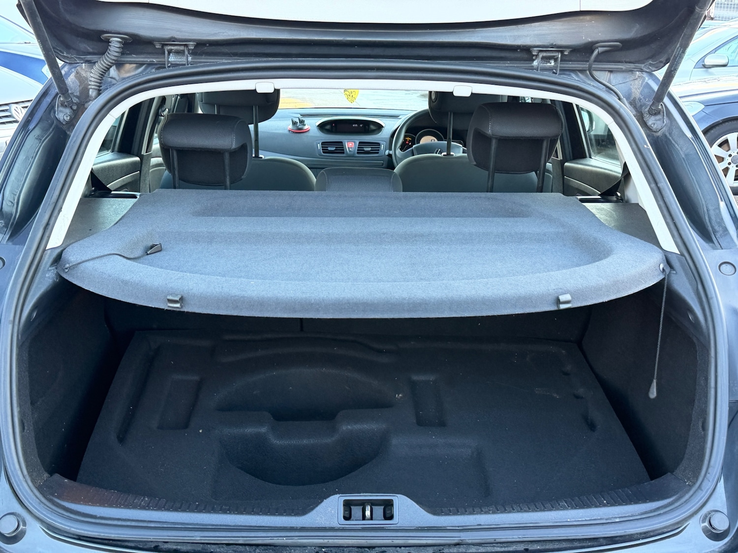 Used Renault Megane 2011 for sale - 76706330: Photo 12