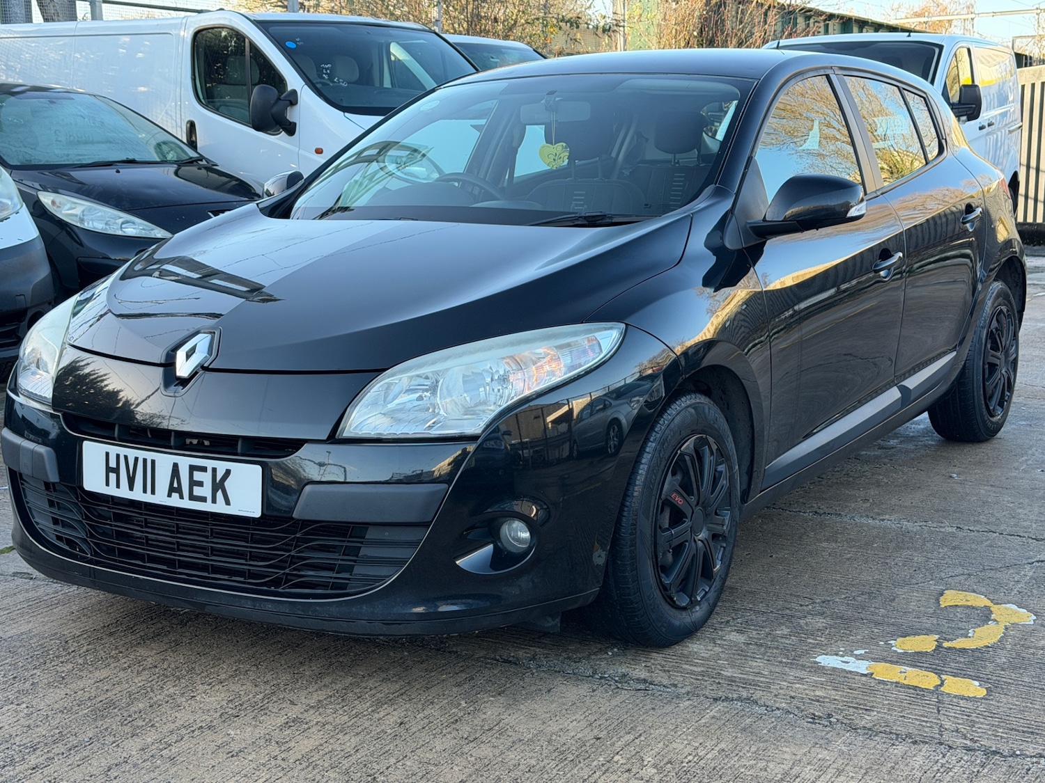 Used Renault Megane 2011 for sale - 76706330: Photo 2