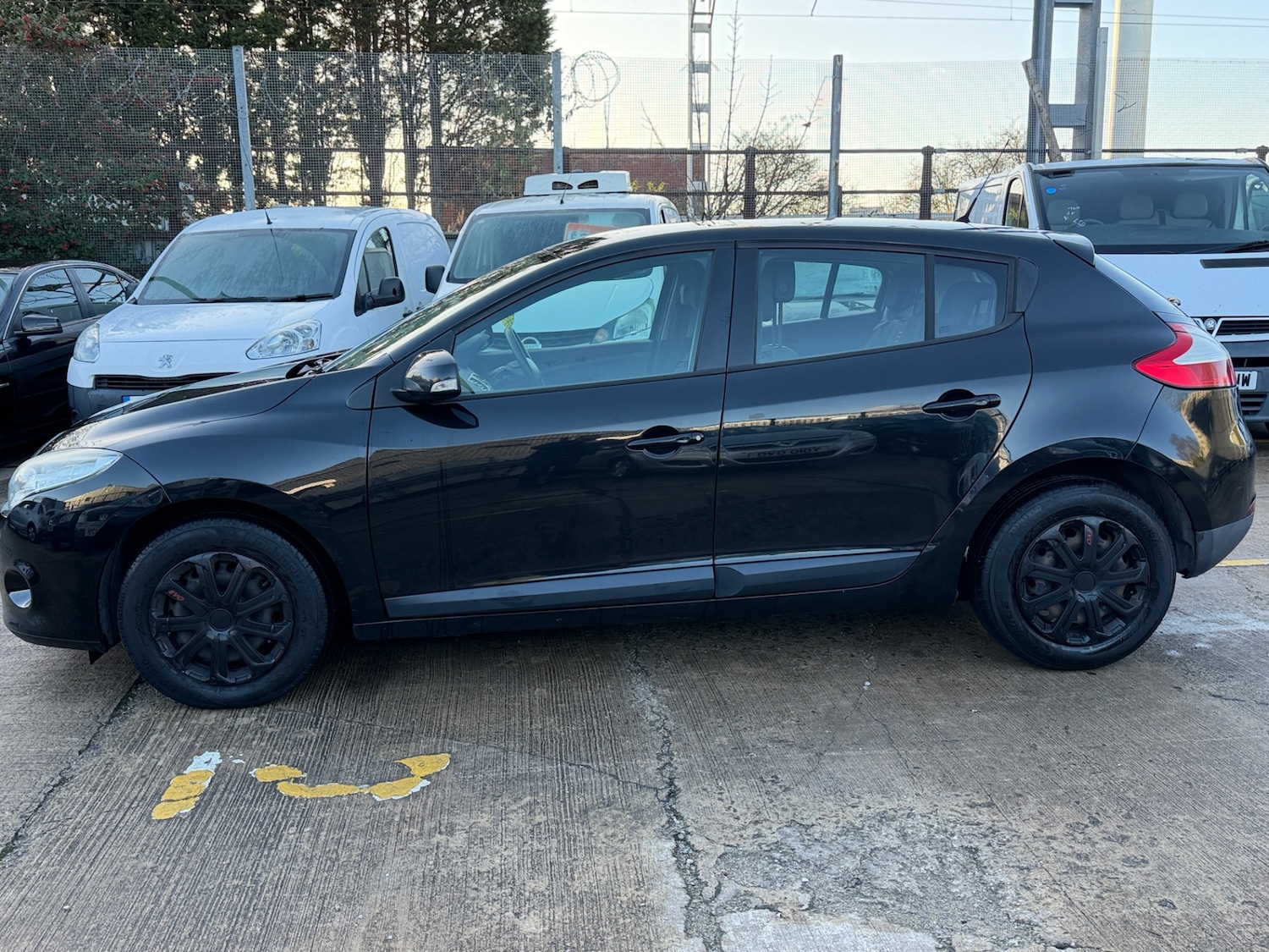 Used Renault Megane 2011 for sale - 76706330: Photo 4