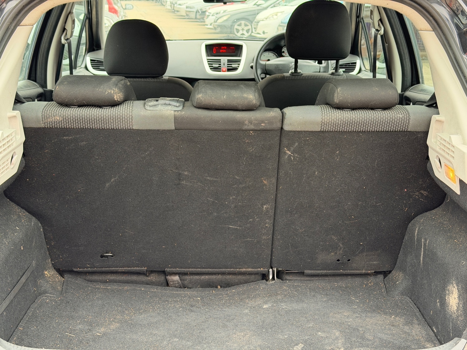 Used Peugeot 207 2010 for sale - 76280396: Photo 14