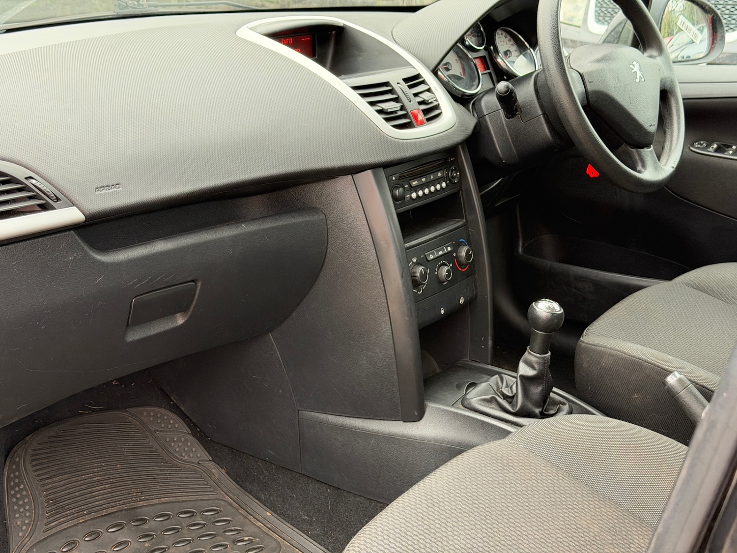 Used Peugeot 207 2010 for sale - 76280396: Photo 16