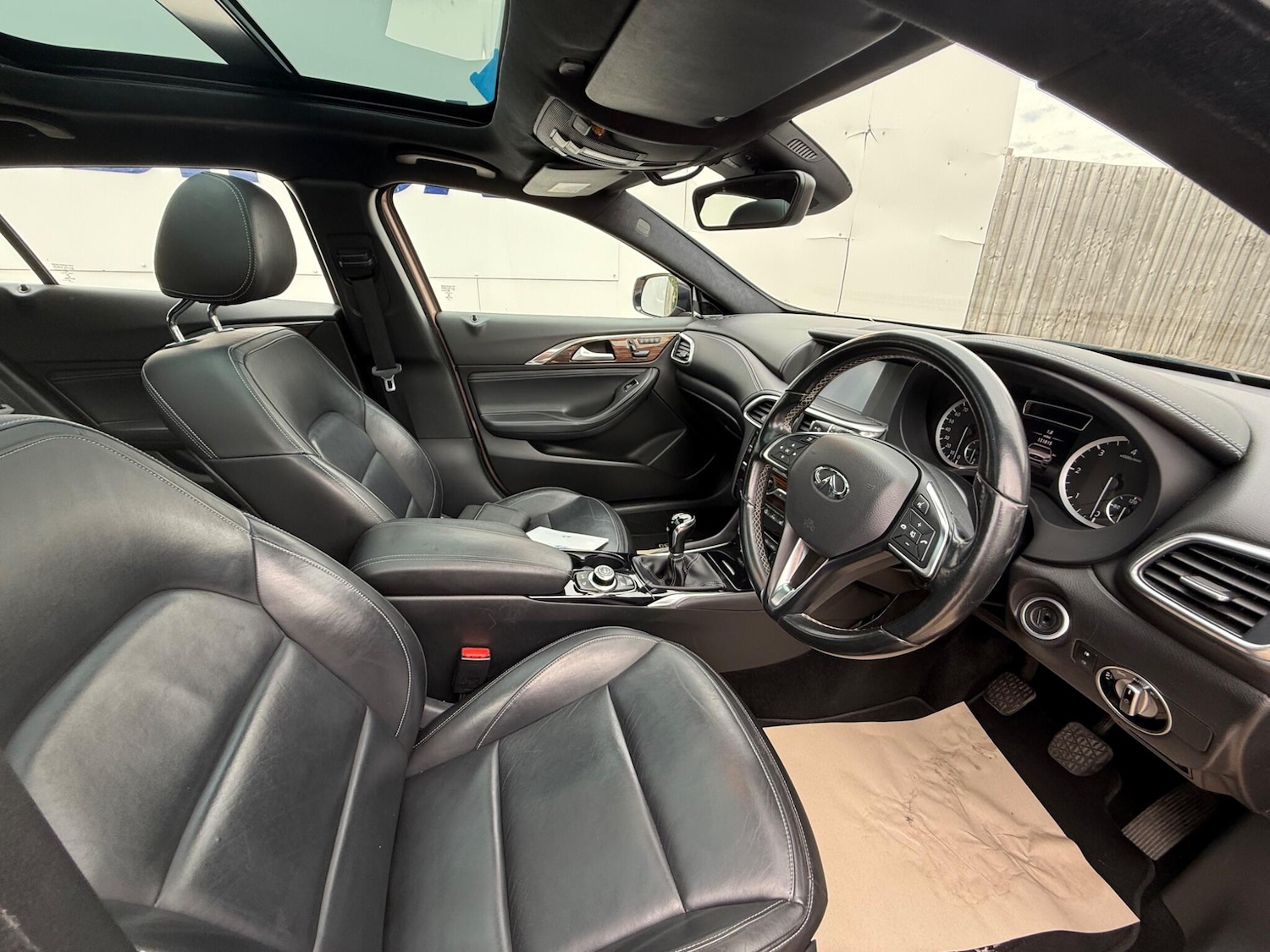 Used Infiniti Q30 2016 for sale - 76988481: Photo 14