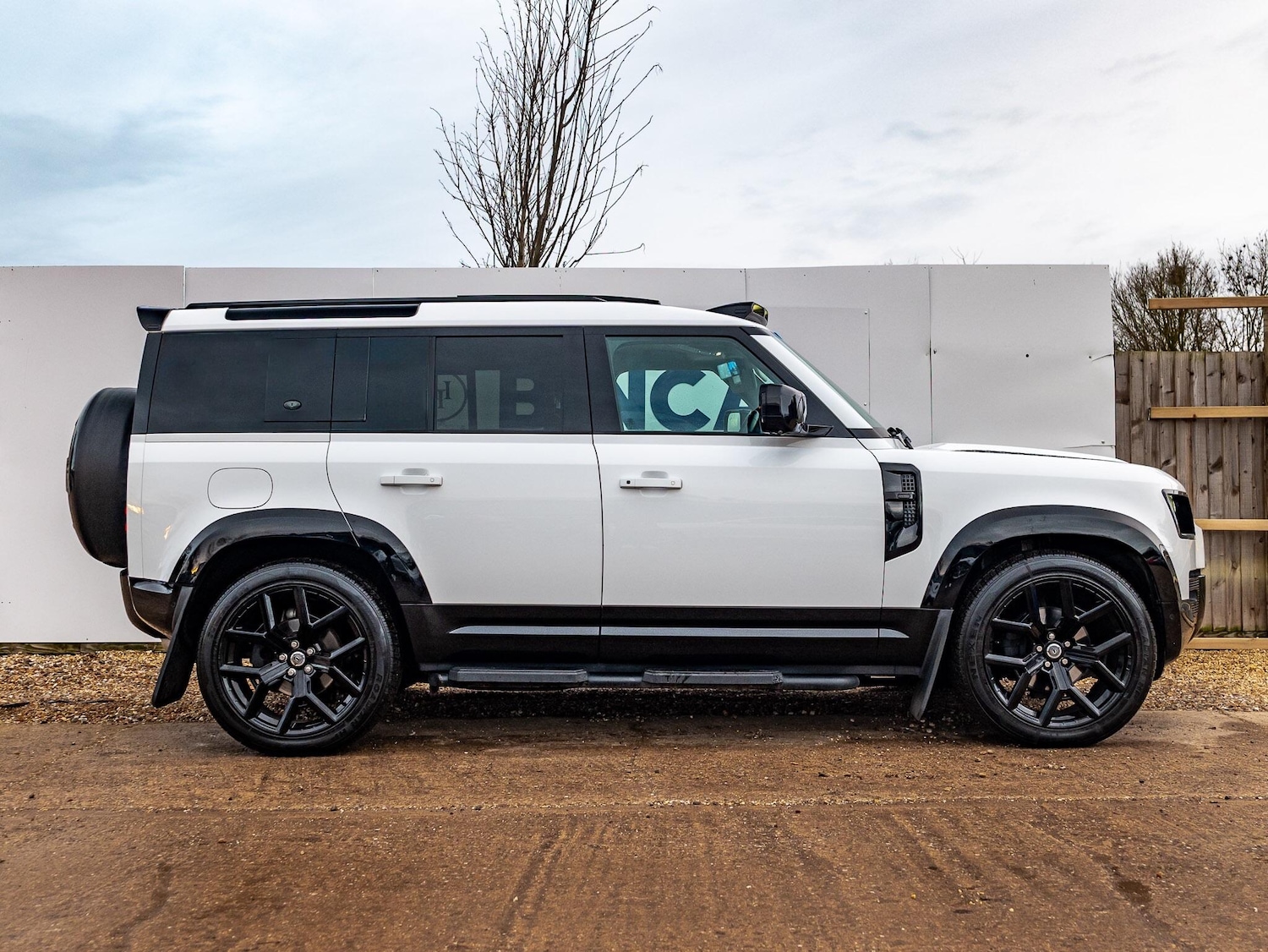 Used Land Rover Defender 110 2021 for sale - 76975752: Photo 4