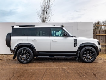 Used Land Rover Defender 110 2021 for sale - 76975752: Photo