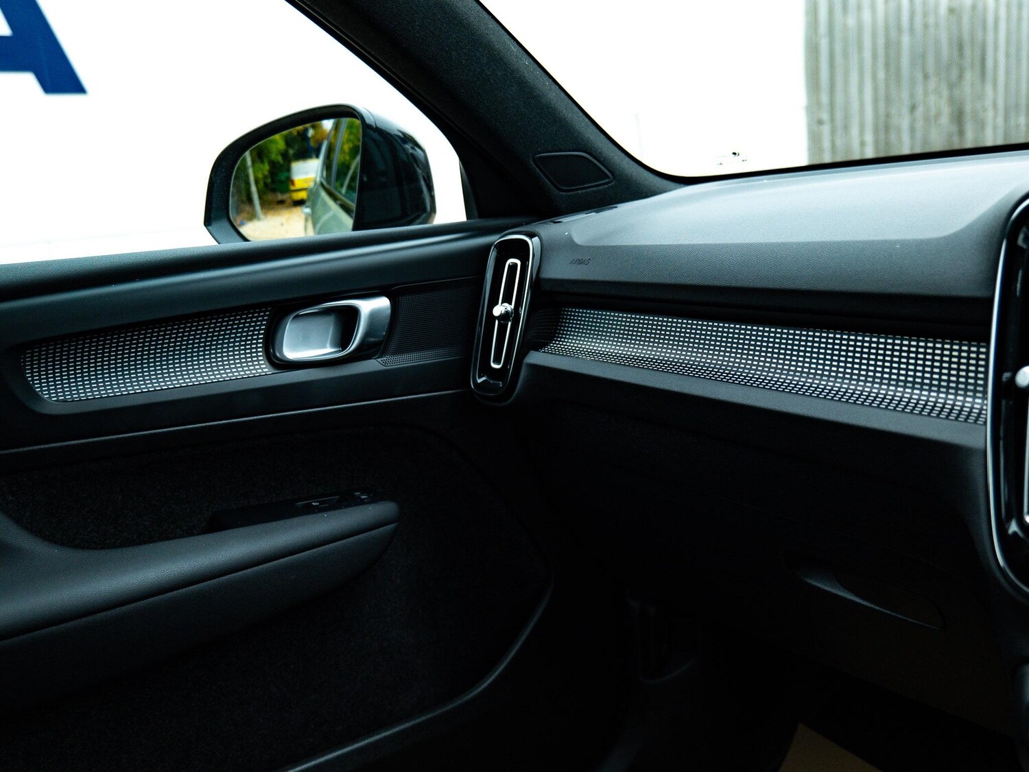 Used Volvo XC40 2024 for sale - 78063062: Photo 28