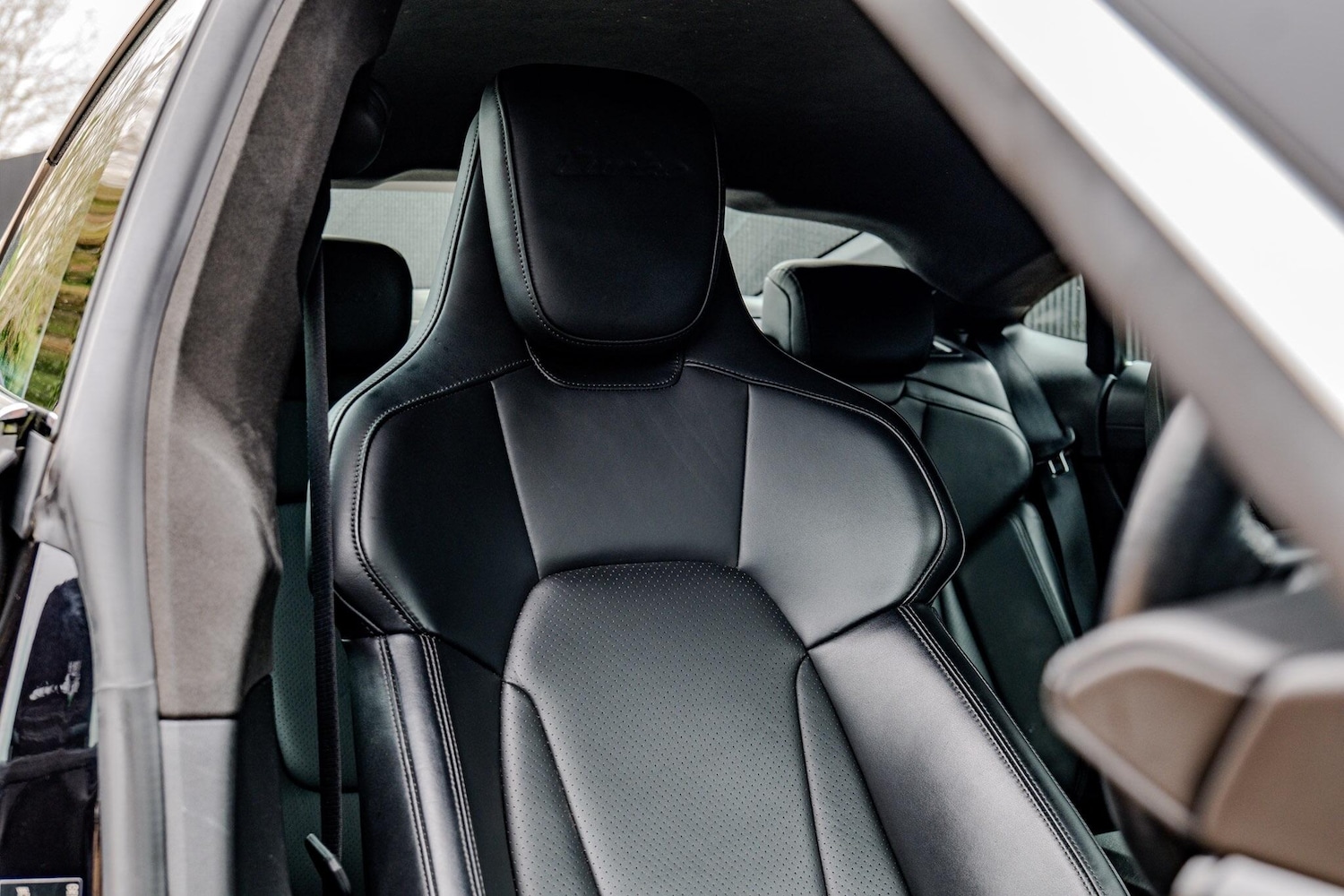 Used Porsche Taycan 2020 for sale - 77441068: Photo 25