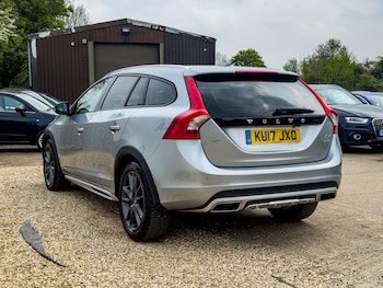 Used Volvo V60 Cross Country 2017 for sale - 75247463: Photo