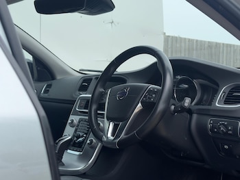 Used Volvo V60 Cross Country 2017 for sale - 75247463: Photo