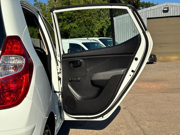 Used Hyundai i10 2012 for sale - 75060395: Photo 25