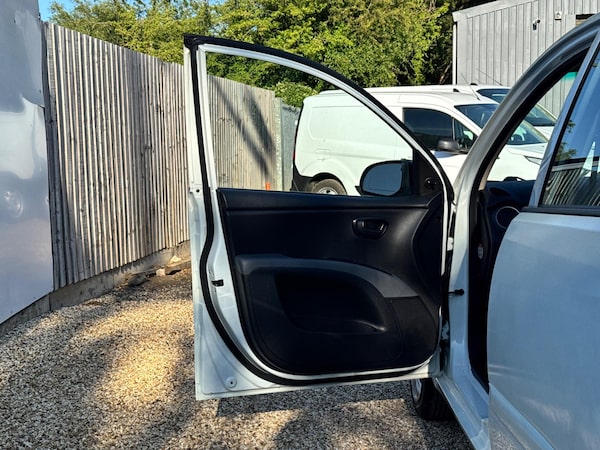 Used Hyundai i10 2012 for sale - 75060395: Photo 32