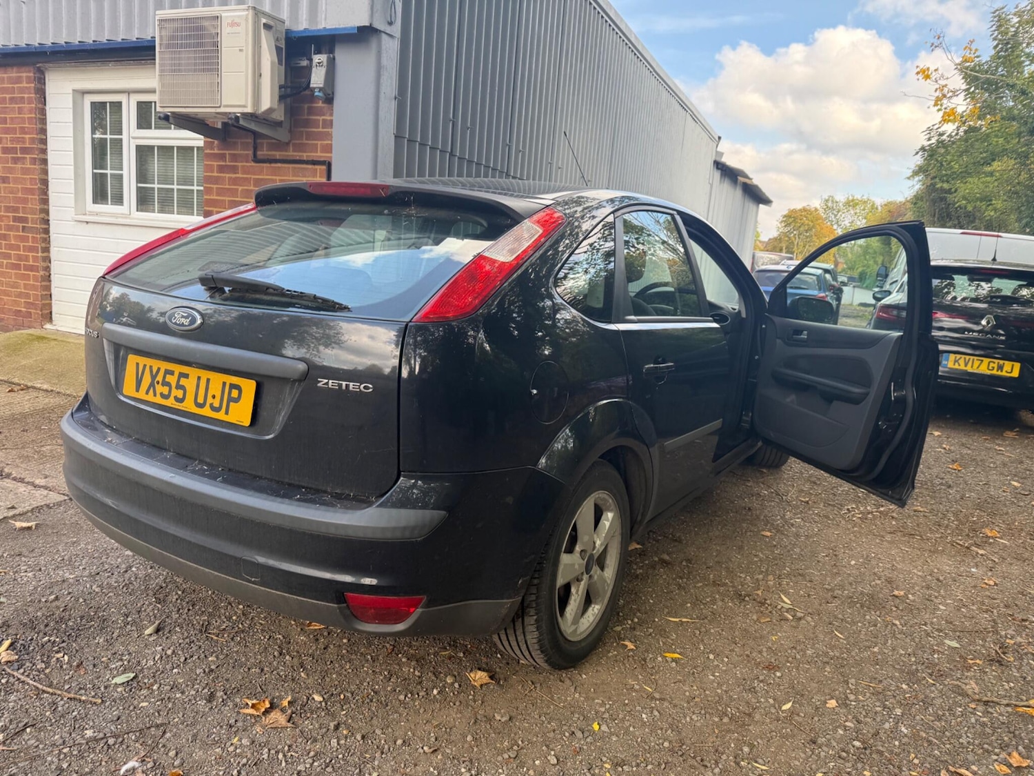 Used Ford Focus 2005 for sale - 76138066: Photo 2