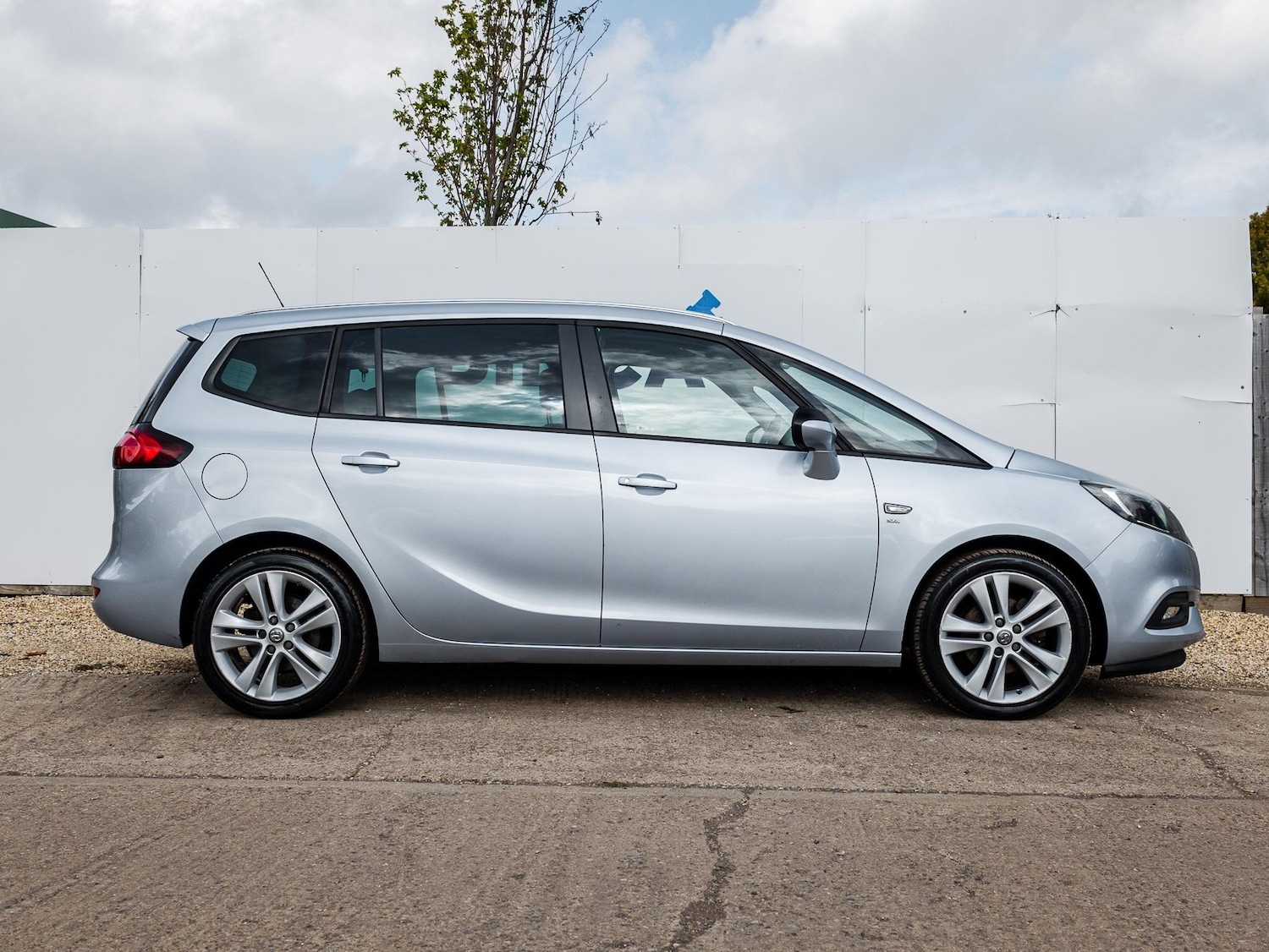 Used Vauxhall Zafira Tourer 2017 for sale - 76136117: Photo 4