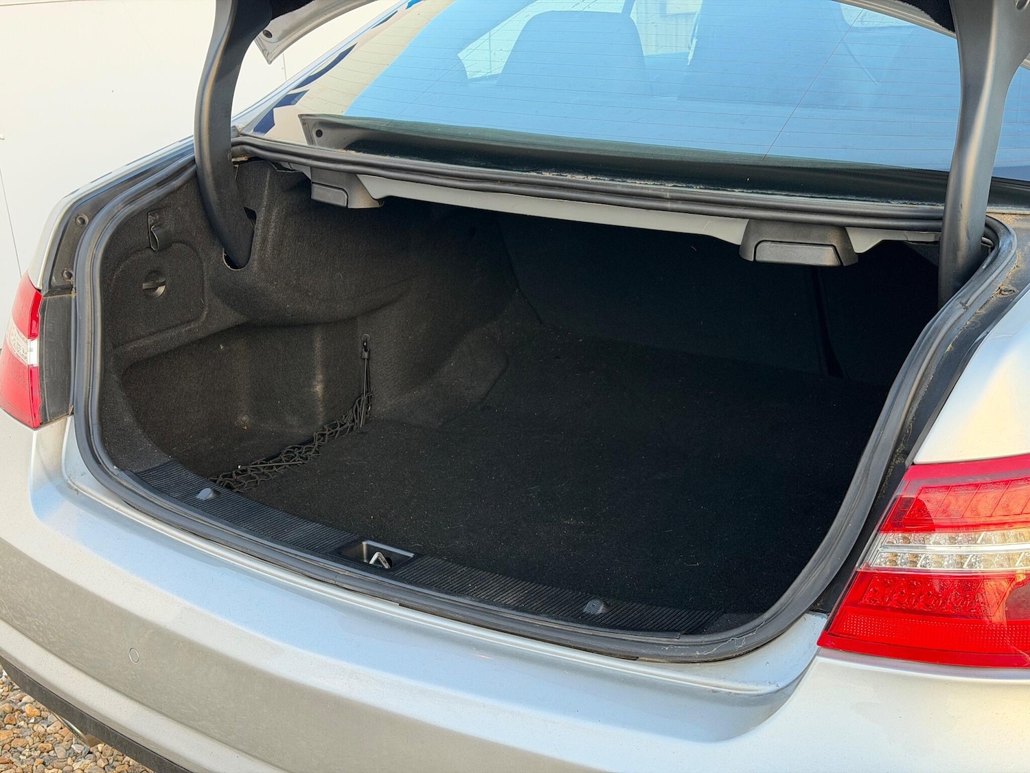 Used Mercedes-Benz E Class 2011 for sale - 76952286: Photo 16