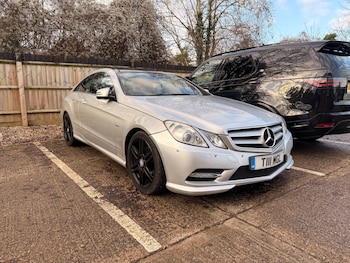 Used Mercedes-Benz E Class 2011 for sale - 76952286: Photo