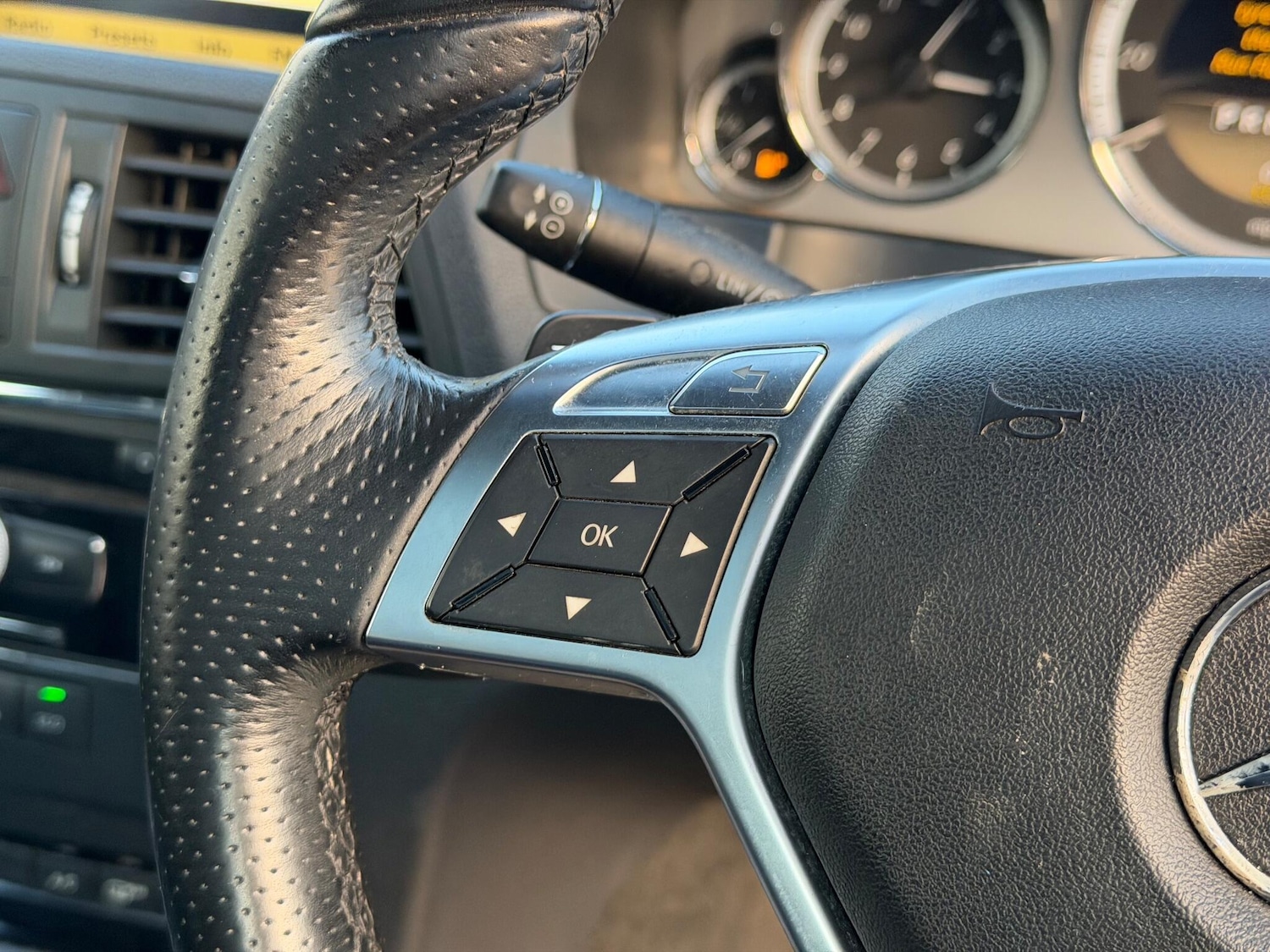 Used Mercedes-Benz E Class 2011 for sale - 76952286: Photo 23