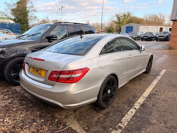 Used Mercedes-Benz E Class 2011 for sale - 76952286: Photo